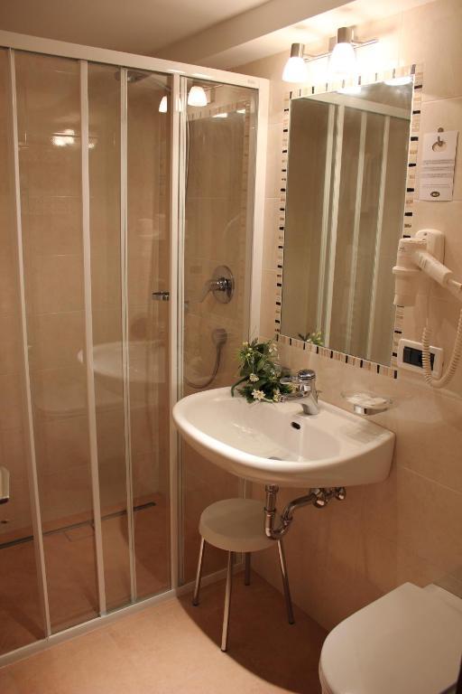 Garni Panoramik Hotel Ortisei Værelse billede